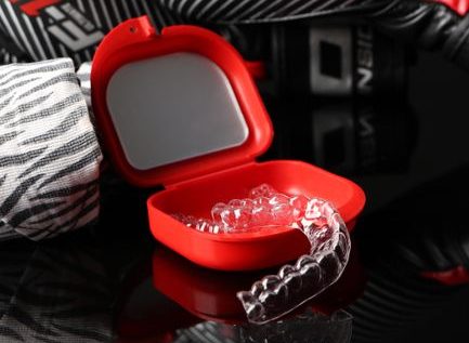 Aprieto los dientes al dormir: cómo saber si tienes bruxismo y cuándo necesitas férula